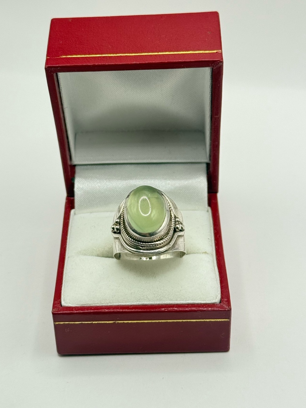 Sterling Silver Green Cat's Eye Oval Statement Ring - Unbranded size 7.2 - Picture 2 of 6